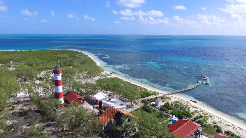 El Arrecife Alacranes tiene una larga historia de actividades humanas que datan desde principios de la época colonial. Los primeros antecedentes son cartográficos y se extienden del siglo XVI al XIX.