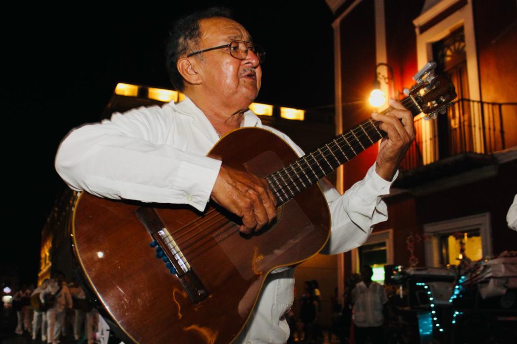 Las inmensas fortunas que se amasaron gracias a la explotación del henequén –y de los mayas en las haciendas henequeneras– no solamente transformaron el rostro de la capital yucateca durante el Porfiriato.