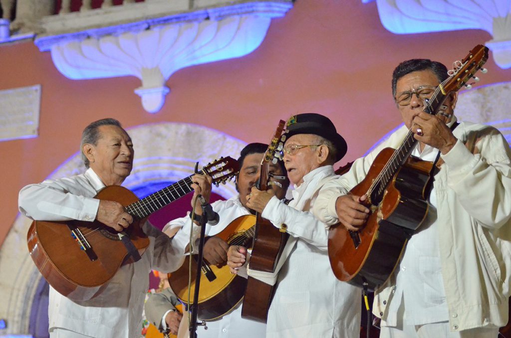 Las inmensas fortunas que se amasaron gracias a la explotación del henequén –y de los mayas en las haciendas henequeneras– no solamente transformaron el rostro de la capital yucateca durante el Porfiriato.