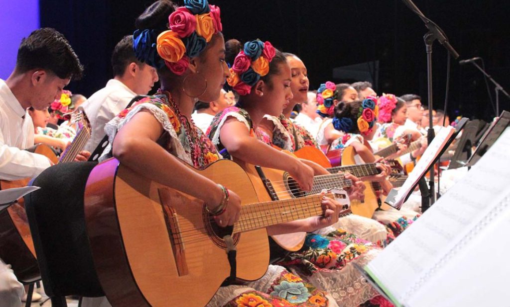 Las inmensas fortunas que se amasaron gracias a la explotación del henequén –y de los mayas en las haciendas henequeneras– no solamente transformaron el rostro de la capital yucateca durante el Porfiriato.