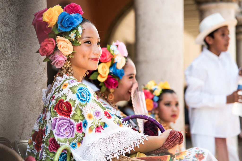 La jarana 6x8, zapateada, nieta de los aires andaluces e hija de los sones mestizos, es un movimiento vivo marcado a dos tiempos, cuyo acento rítmico cae en el segundo tercio del tiempo ligero del compás, en una nota que puede ser prolongada hasta el tercer tercio o sincopada hasta el primer tercio del compás siguiente.